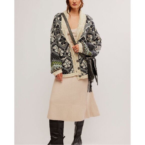 SOLD OUT 🆕 FREE PEOPLE Sasha Cardigan / Onyx Blossom Combo - Picture 6 of 6